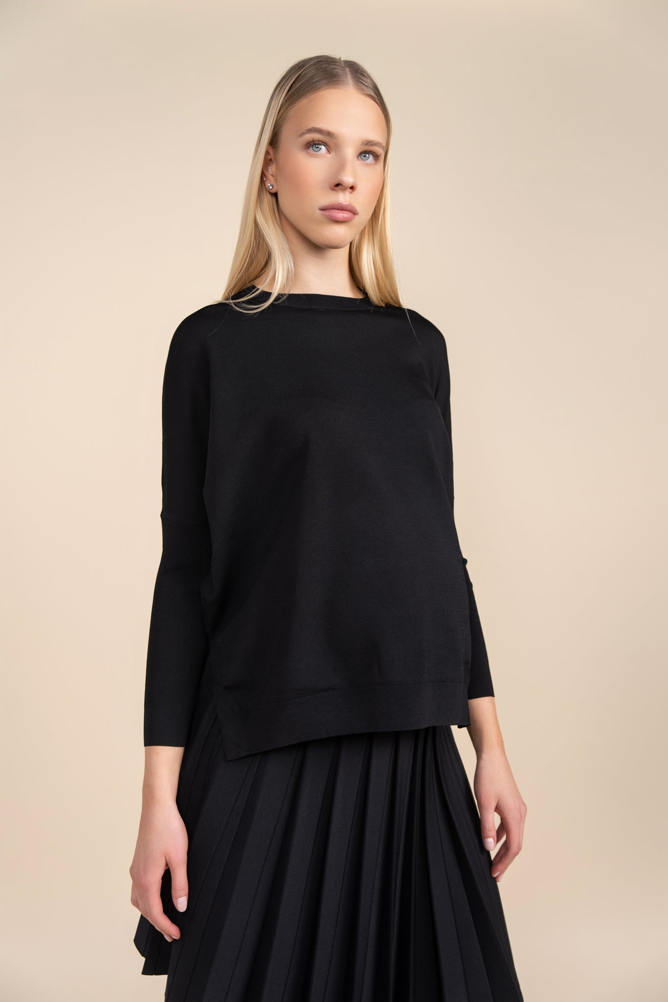 Montia Top in Black