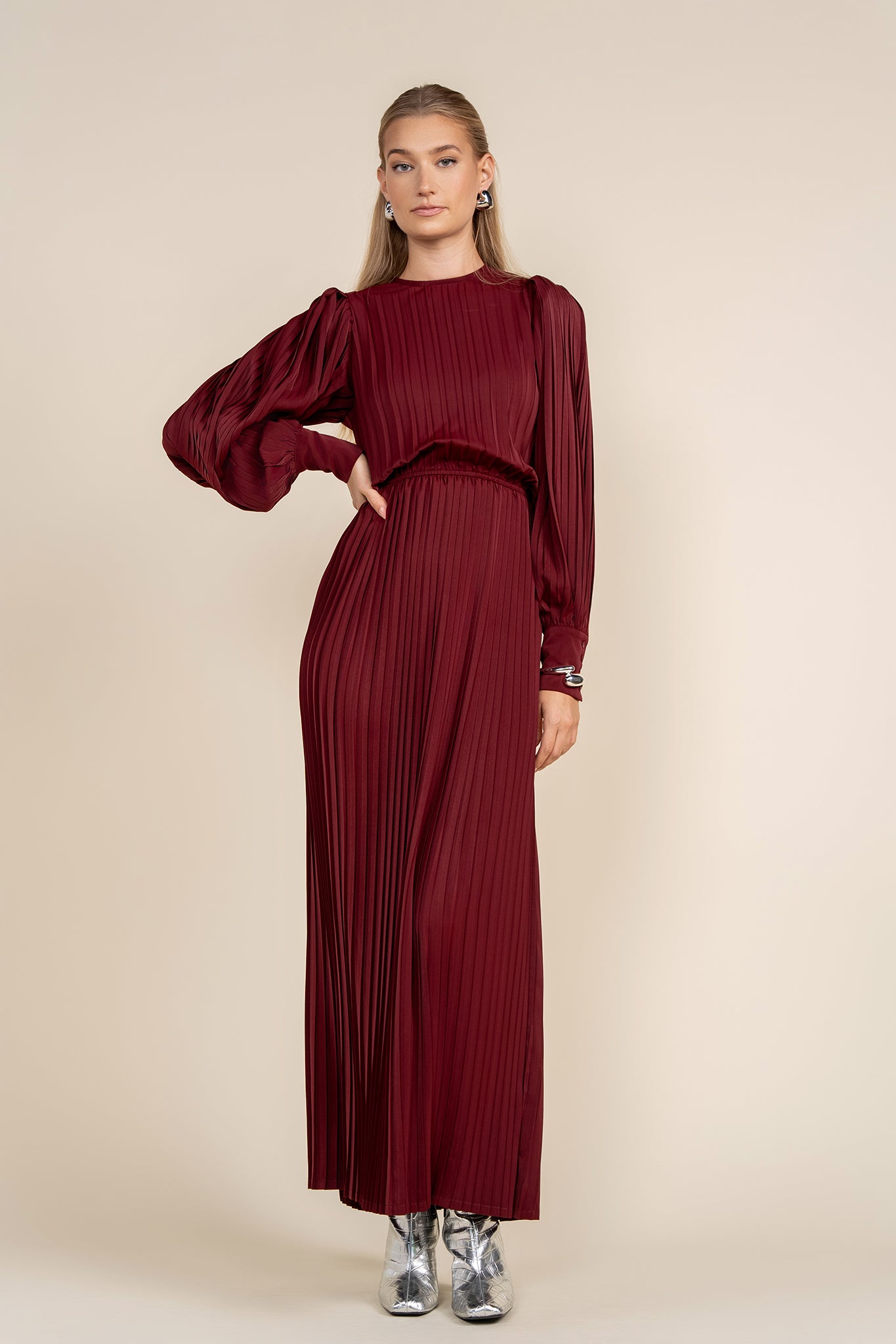 Noire Dress in Cranberry