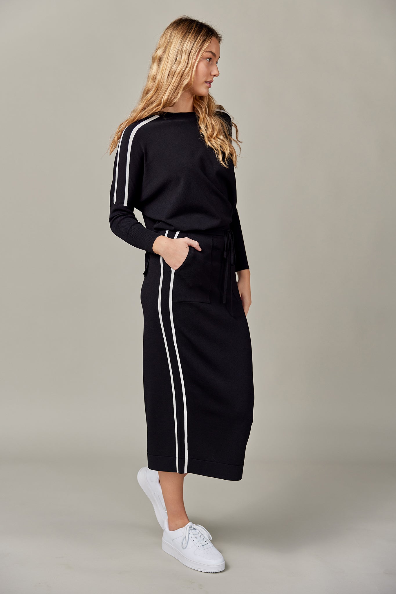 Adidas 3 stripes 2025 knit midi skirt